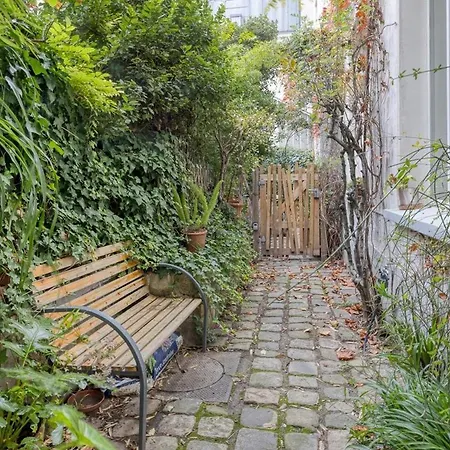 דירה Parisian Loft & Secret Garden