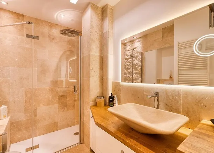 Parisian Loft & Secret Garden アパート