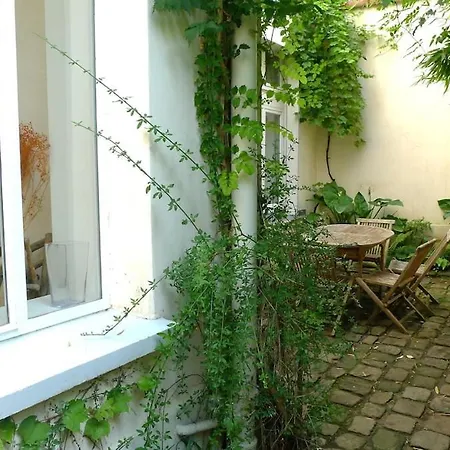 Parisian Loft & Secret Garden *
